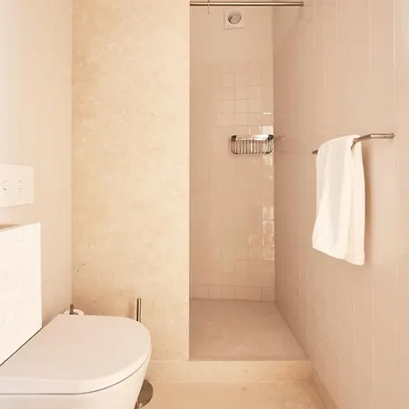 Bairro Alto - Superb *